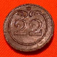 Vorderseite eines Originals des Knopfmodells von 1803, Schlachtfeldfund von Großgörschen, Durchmesser etwa 15 mm
