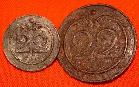 Vorderseite eines Originals de Knopfmodells von 1803, Schlachtfeldfund von Großgörschen, Durchmesser etwa 22 mm