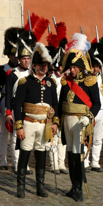 Der General. Und ein Hansel ohne Halsbinde. Photo von Marcin Piontek, www.arsenal.org.pl